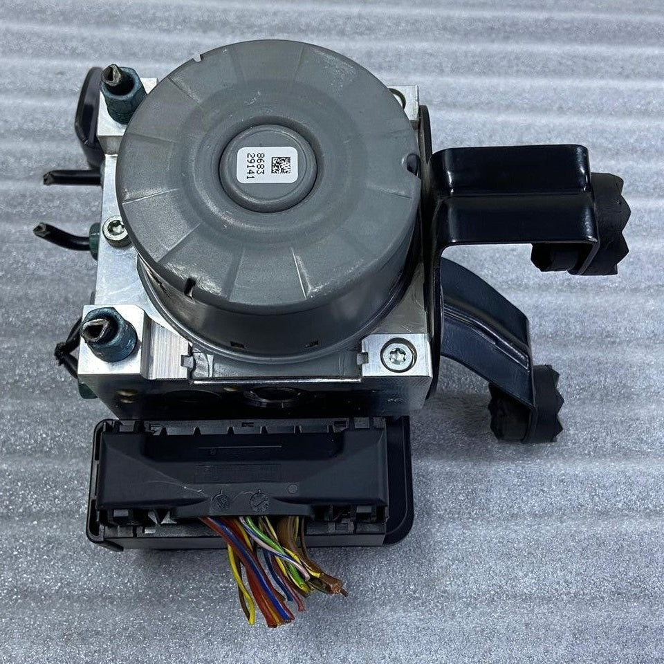 OEM BMW M4 F30 F34 ABS Anti-Lock Brake Pump Module 6871110