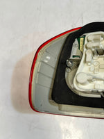 Bild in die Galerieansicht laden, 2009-2011 BMW 3 Series E90 323i Rear Right Tail BACK Light 7289430 USA OEM