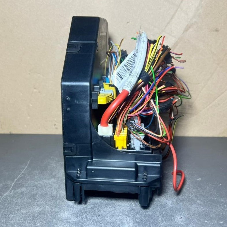 10-16 Mercedes-Benz W218 W212 W204 Front SAM Module Relay Fuse Box A212 9004225