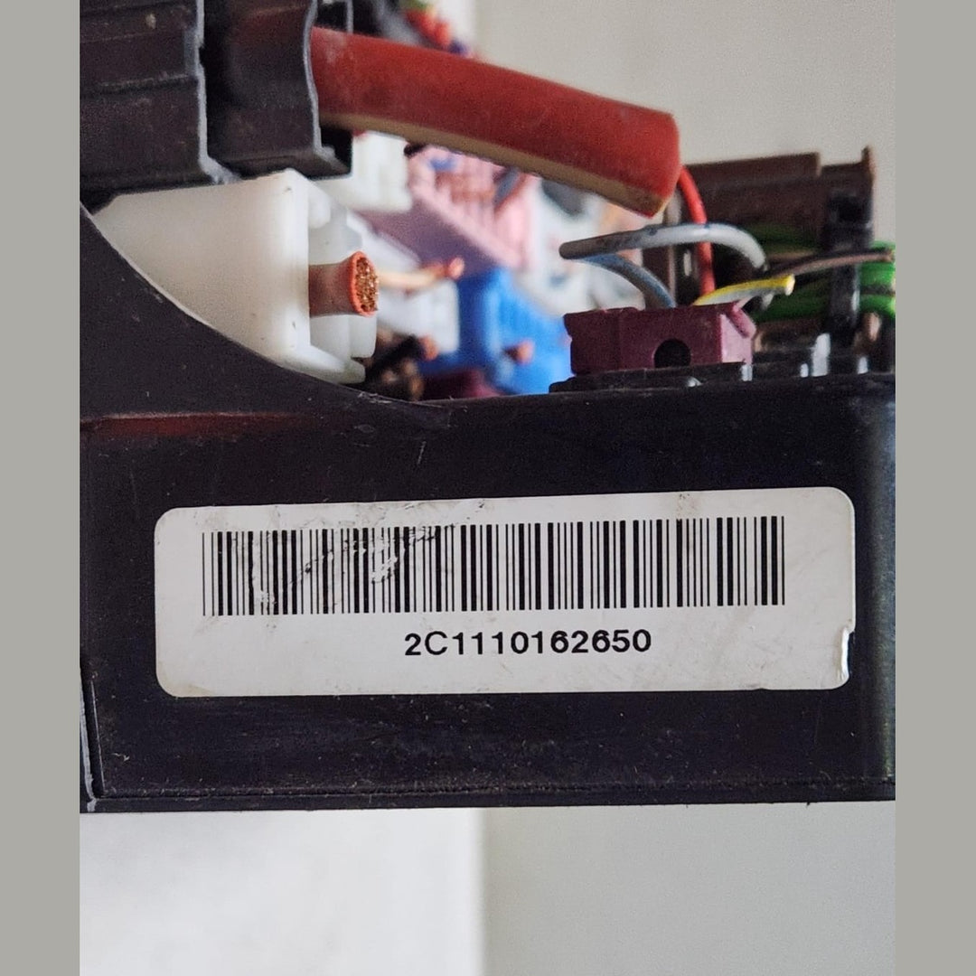 2011-2012 Mercedes-Benz C180 Fuse Box Control Module A2129004611 W204 C-Class 