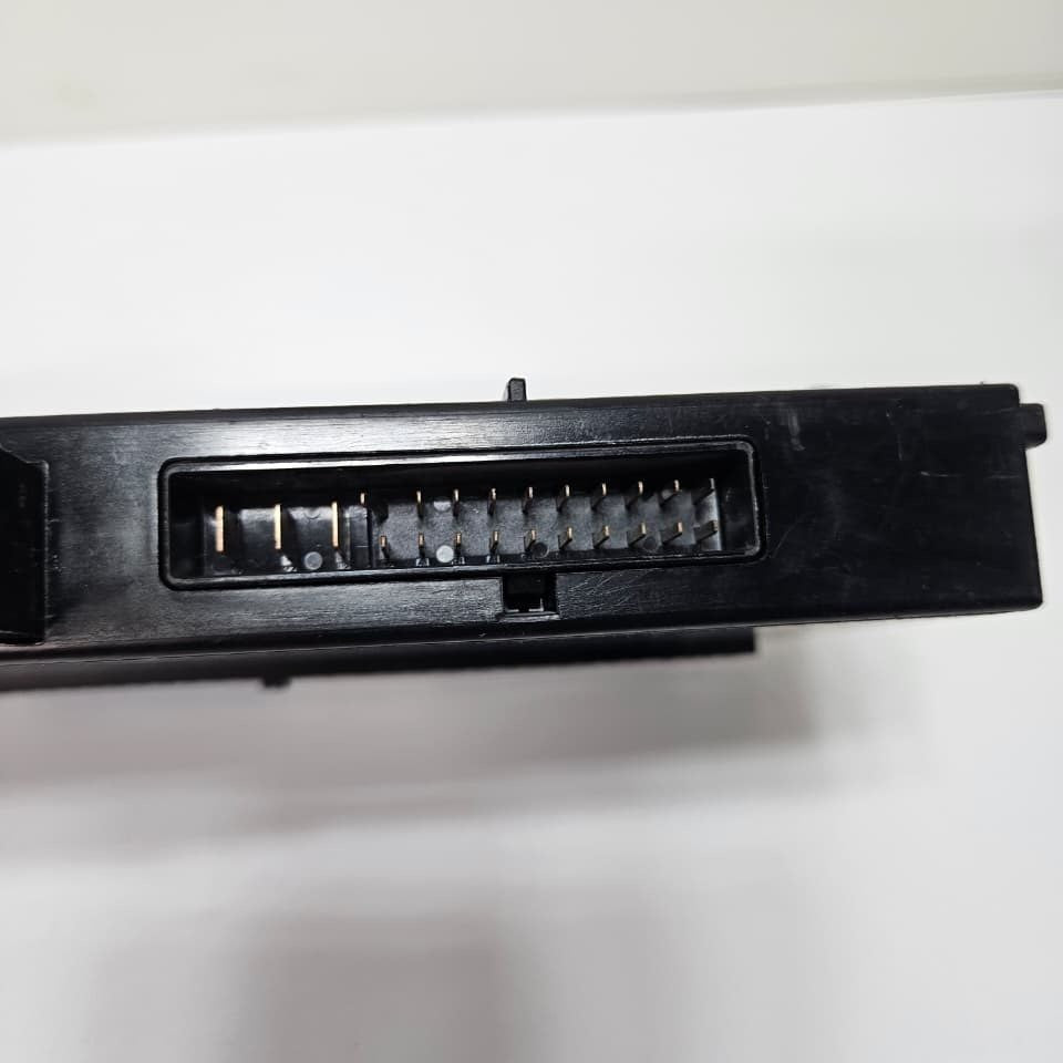 BMW E87 LCI Body Control Module Junction Box H2 9177983 OEM