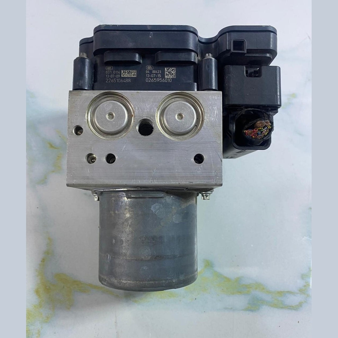 BMW ABS Pump Control Unit Module BMW 5 Series F10 F11 6865864 DSC / DXC9 L6 ACC