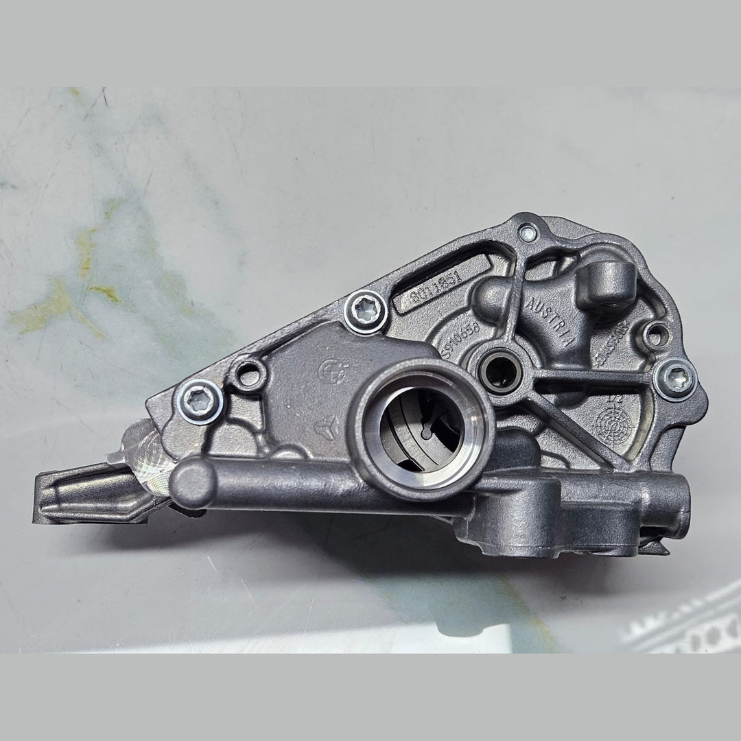 OEM BMW F80 F82 F83 M3 M4 S55 Engine Oil Lubrication Pump Brand New 8011851
