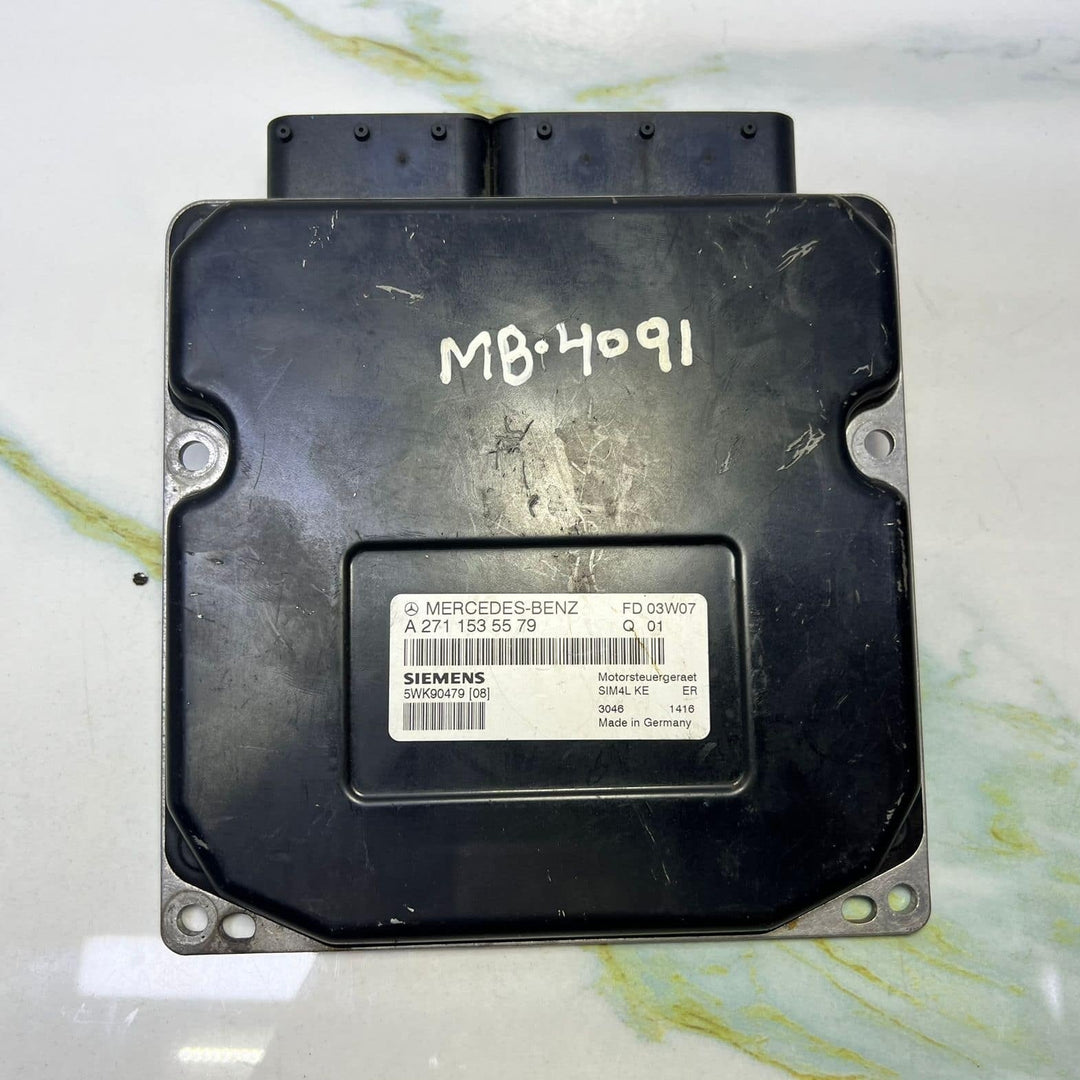 Mercedes Engine Control Unit A2711535579 W203 C180 C-Class Siemens