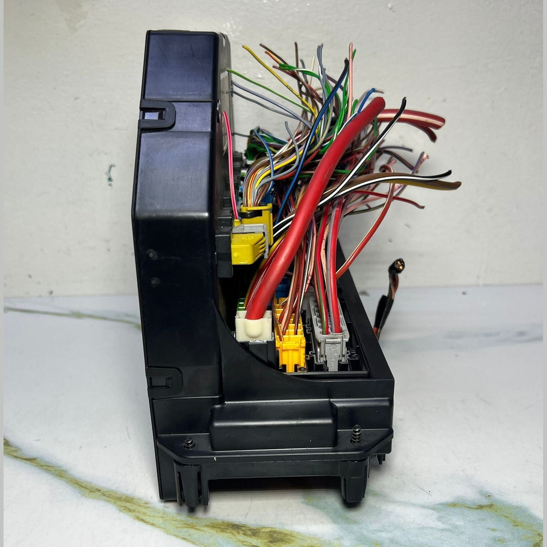 10-18 Mercedes-Benz W212 W204 Front SAM Module Relay Fuse Box A212 9005812 OEM