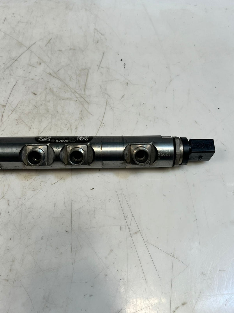 BMW 3 Series F30 F31 F35 320d 328d DIESEL Fuel Injection Rail 7800601 OEM
