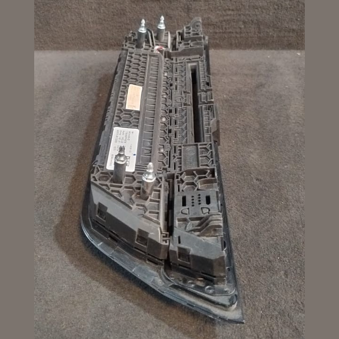 BMW G30 G31 G32 CLIMATE CONTROL & RADIO AUDIO SWITCH PANEL P/N  6834435
