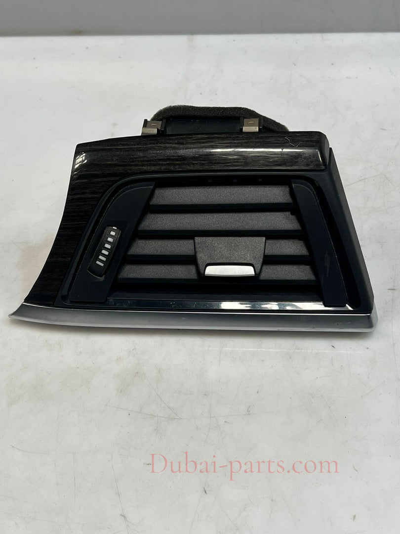 BMW 4' F30, F31, F80 Dashboard Air Vent Grille Right 9231995 OEM