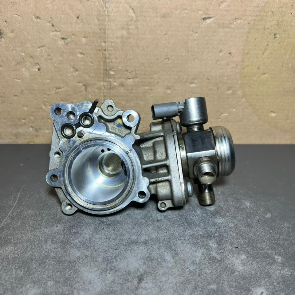12-18 Mercedes W212 C300 M276 High Pressure Fuel Pump W/Housing A276 0700101 OEM