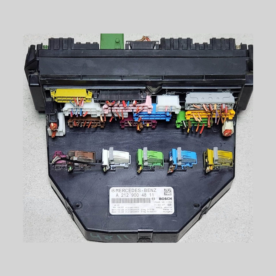 Mercedes-Benz Front Sam Fuse Box Control Module A2129004811 W204 C-Class  W207