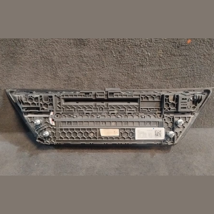 BMW G30 G31 G32 CLIMATE CONTROL & RADIO AUDIO SWITCH PANEL P/N  6834435