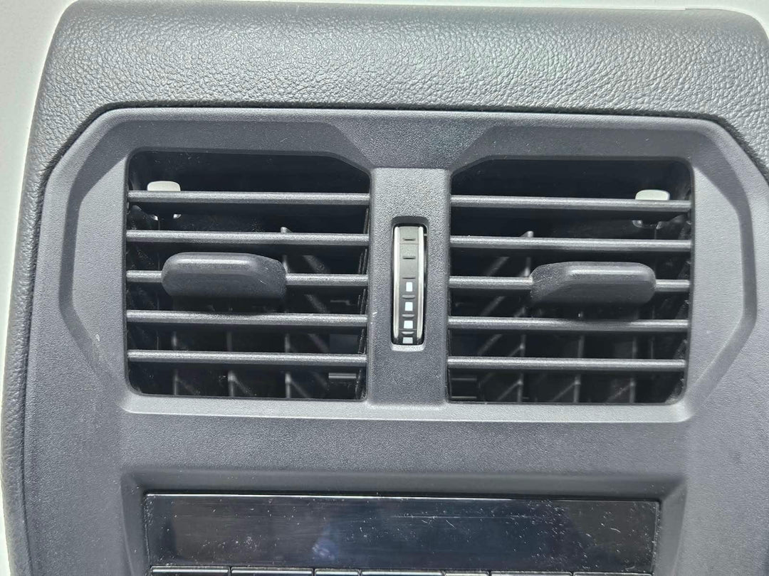  5A05665-2020-2024 BMW G26 Rear Air Vent Grille With Controller OEM