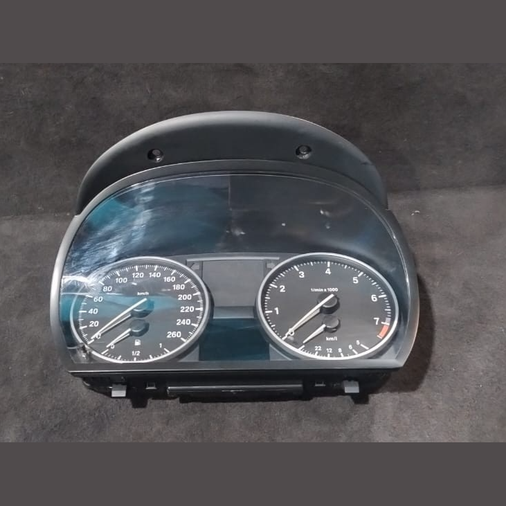 BMW 3 E90 E91  SPEEDOMETER / INSTRUMENT CLUSTER - 9242344