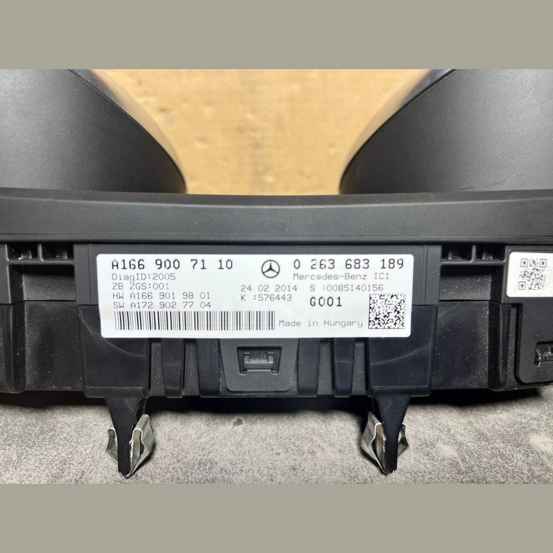 13-16 Mercedes-Benz W166 GL GLE Instrument Cluster Speedometer A166 9007110 OEM