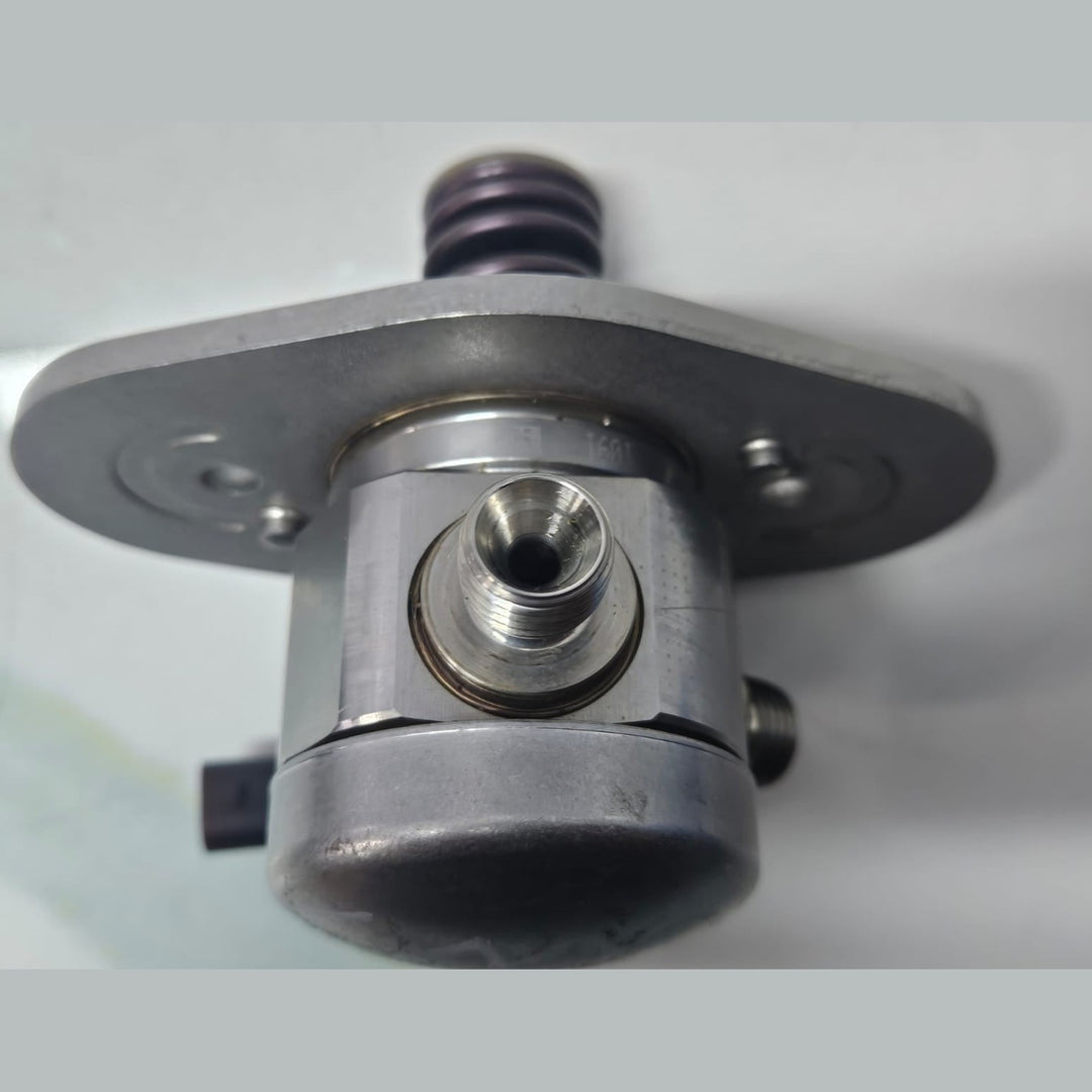 2020 BMW 750i xDrive G14 N63 High Pressure Fuel Pump 8648177 OEM