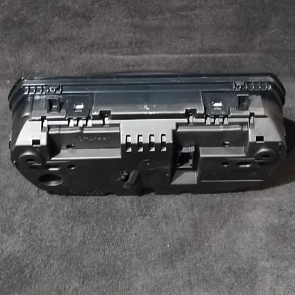 BMW 3 E90 E91  SPEEDOMETER / INSTRUMENT CLUSTER - 9242344