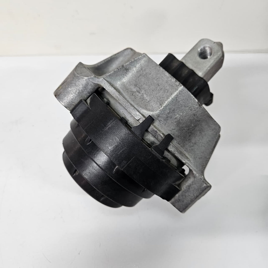 2018-2023 BMW 5 Series G30 530e Engine Mount 6860492