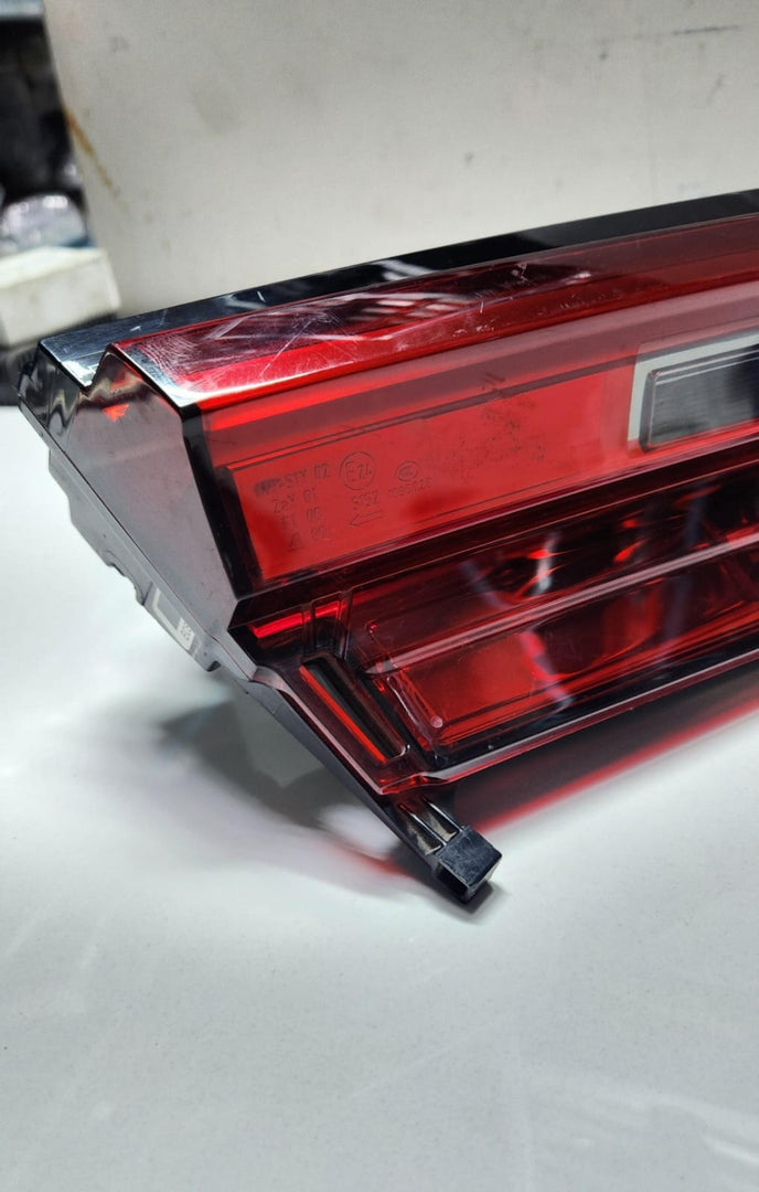 2017-2022 BMW 740i Tail Light Left H7985464302 7 Series G11 and G12 OEM 