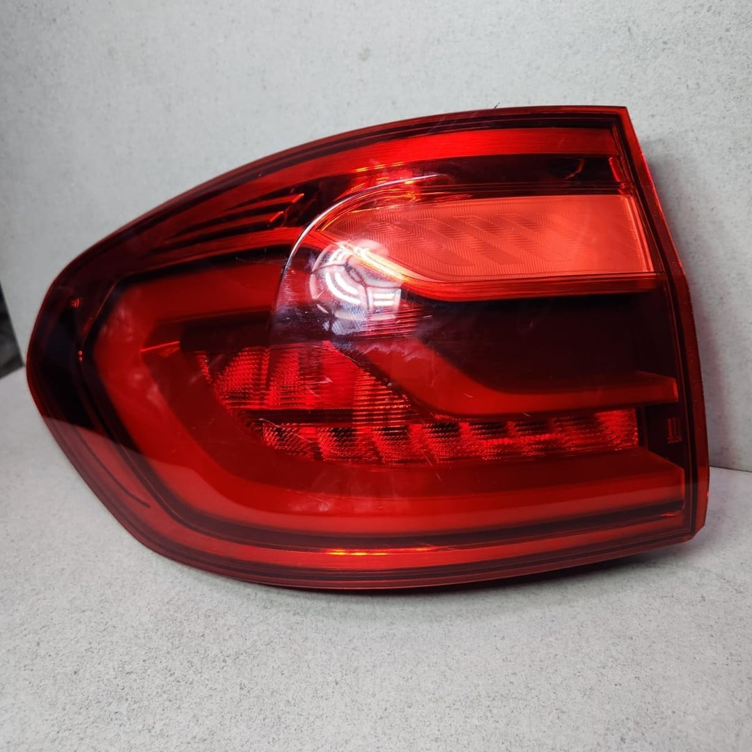 BMW 5 Touring Rear Tail Light Left Outer Led 7388947 5 Series G31