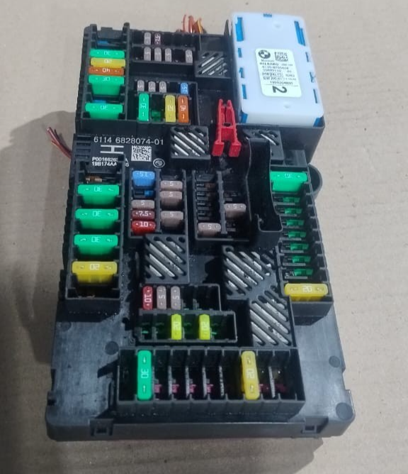 BMW F98 F97 X4 X3 G01  M BODY FUSE BOX CONTROL MODULE OEM  6828074