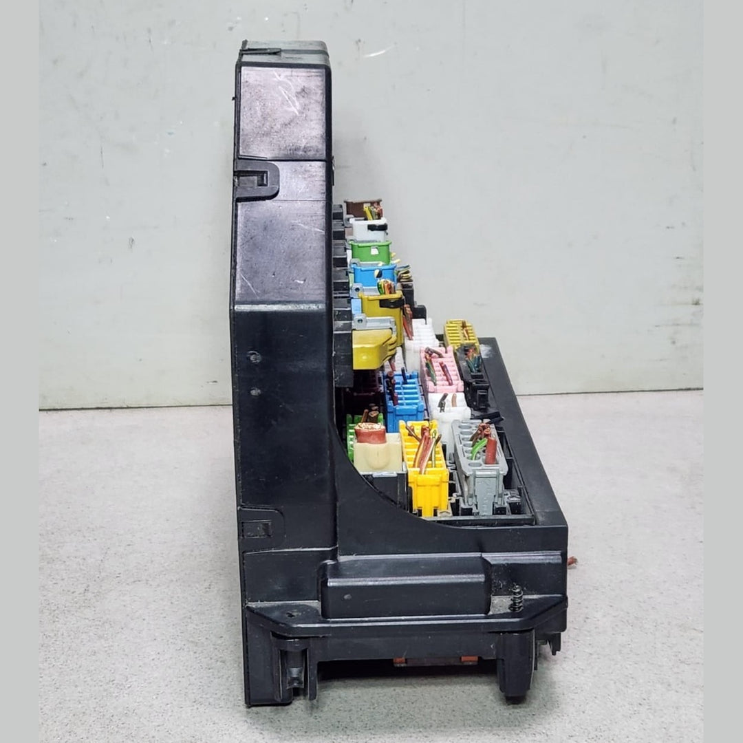 Mercedes-Benz Front SAM Fuse Relay Box A2129006924 E-Class W212 and W207
