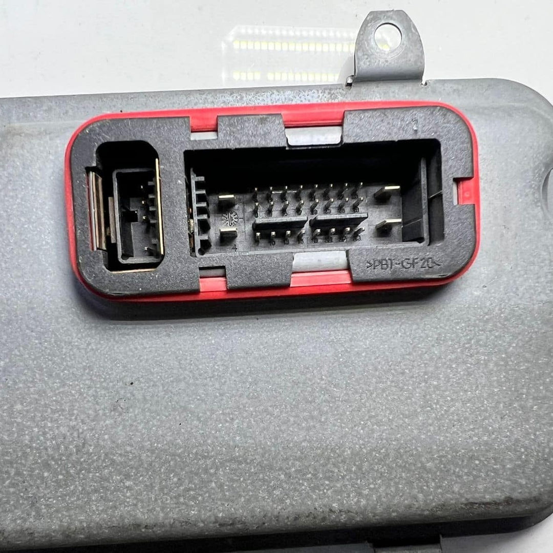 2010-2013 Mercedes C200 Xenon Headlight Ballast Control Unit A2048700126 W204