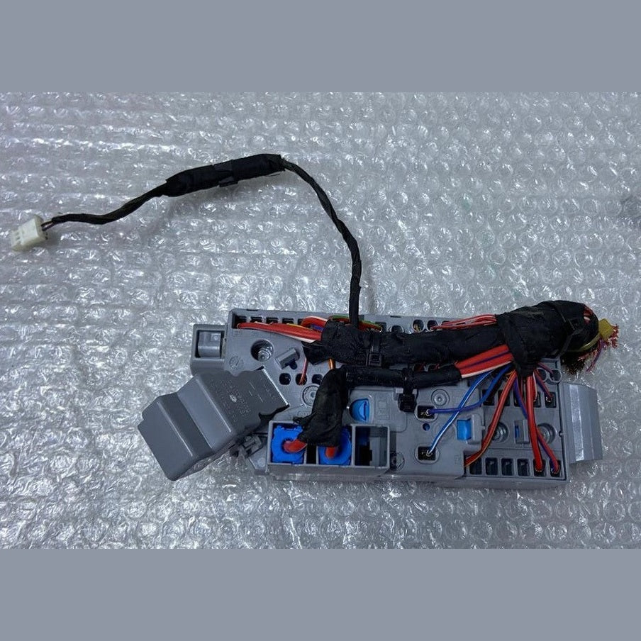 BMW M340i 330i 330e G20 G26 Front Power Distribution Fuse Relay Box 6807487