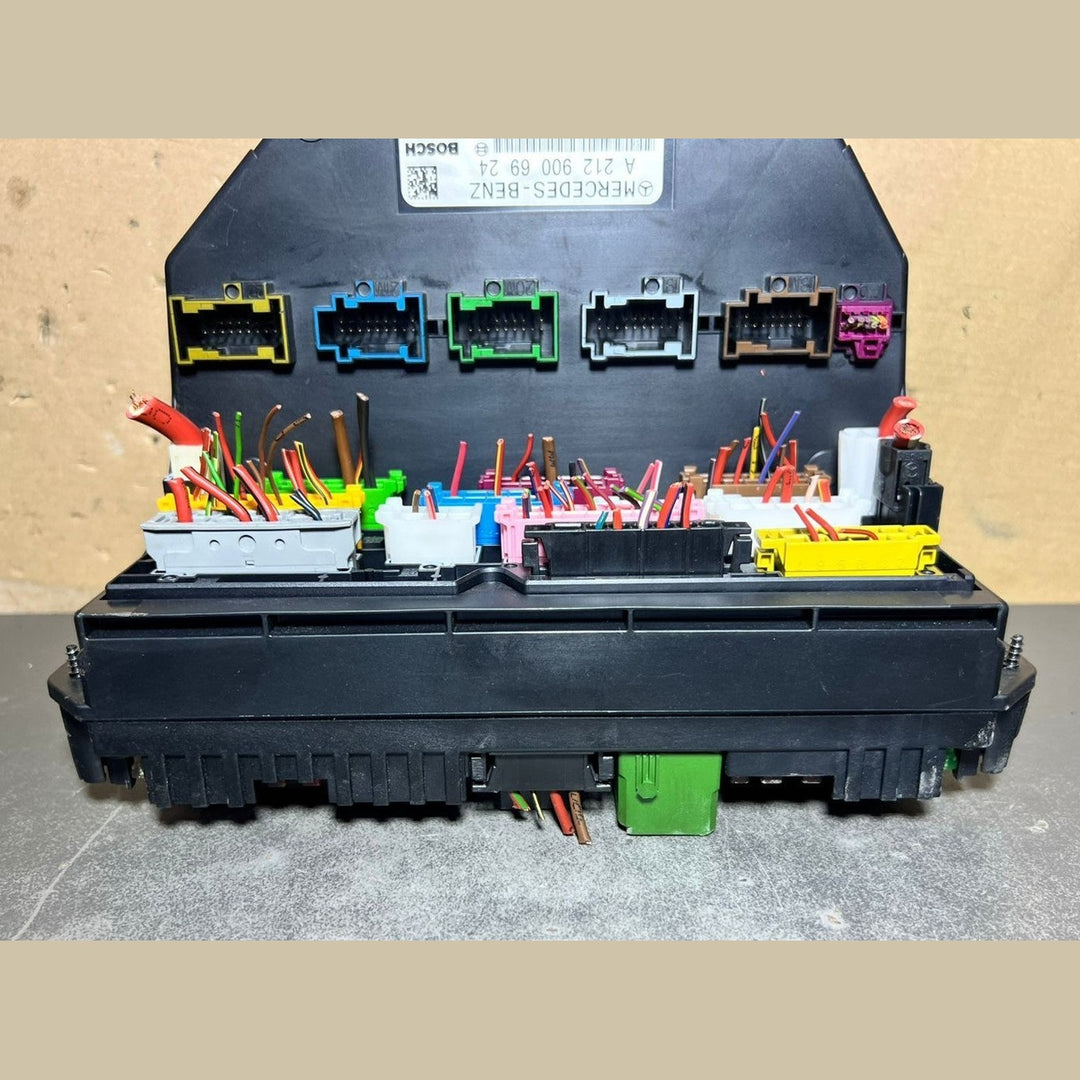 10-16 Mercedes-Benz W212 W204 Front SAM Module Relay Fuse Box A2129006924 OEM