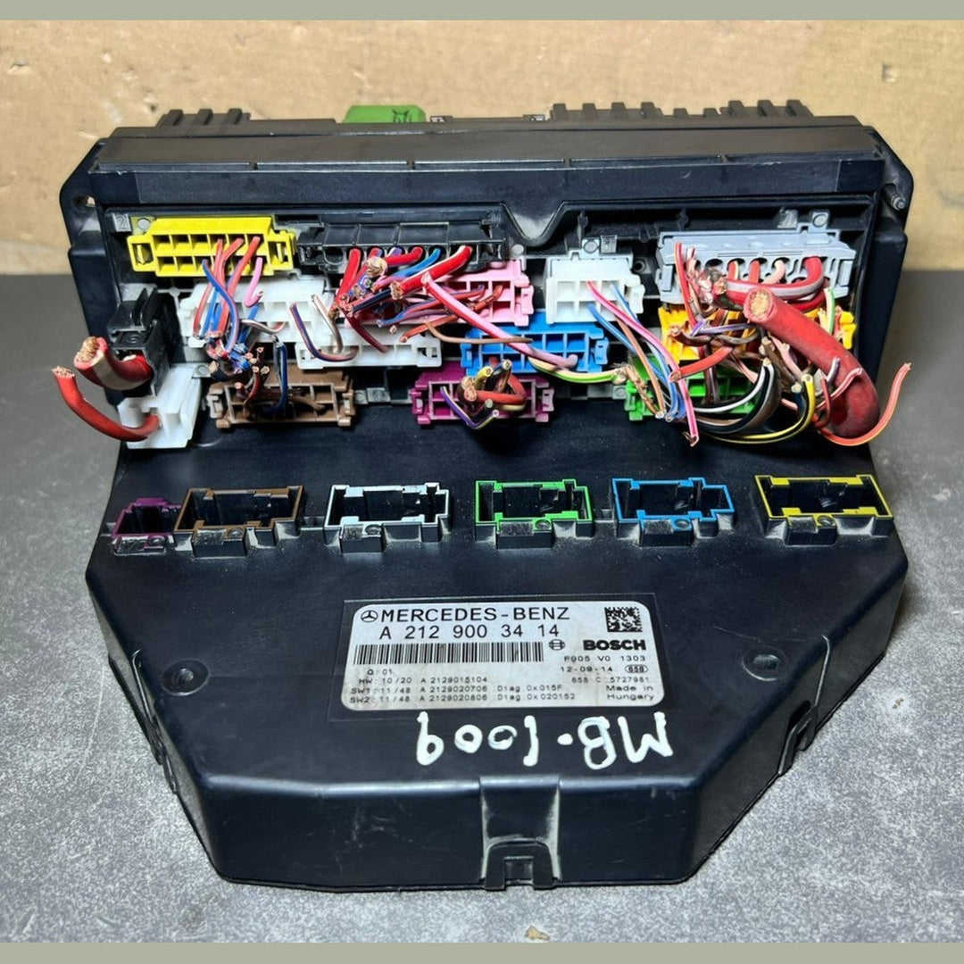 10-20 Mercedes W212 E350 SLK350 C250 Front SAM Module Relay Fuse Box OEM