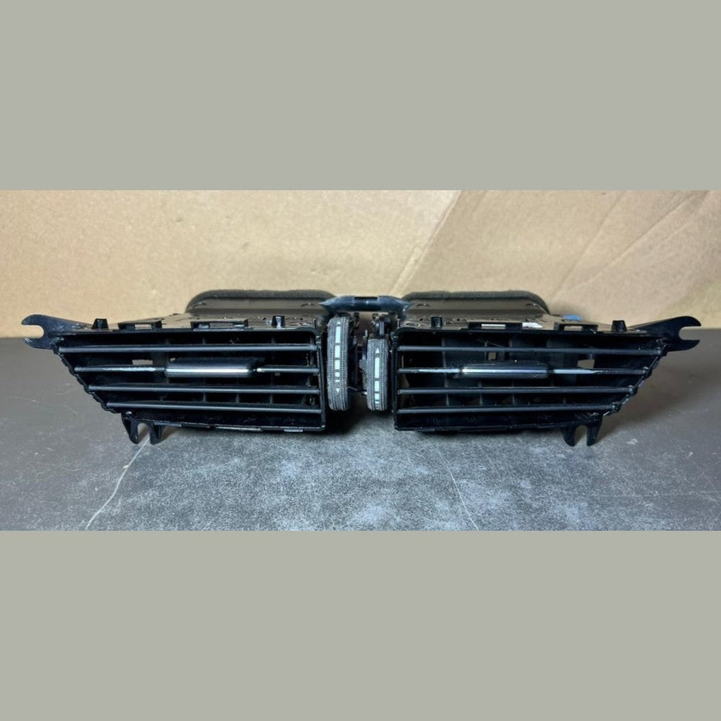 12-14 Mercedes W204 C300 C250 Front Center Dashboard  Heater A/C Air Vent