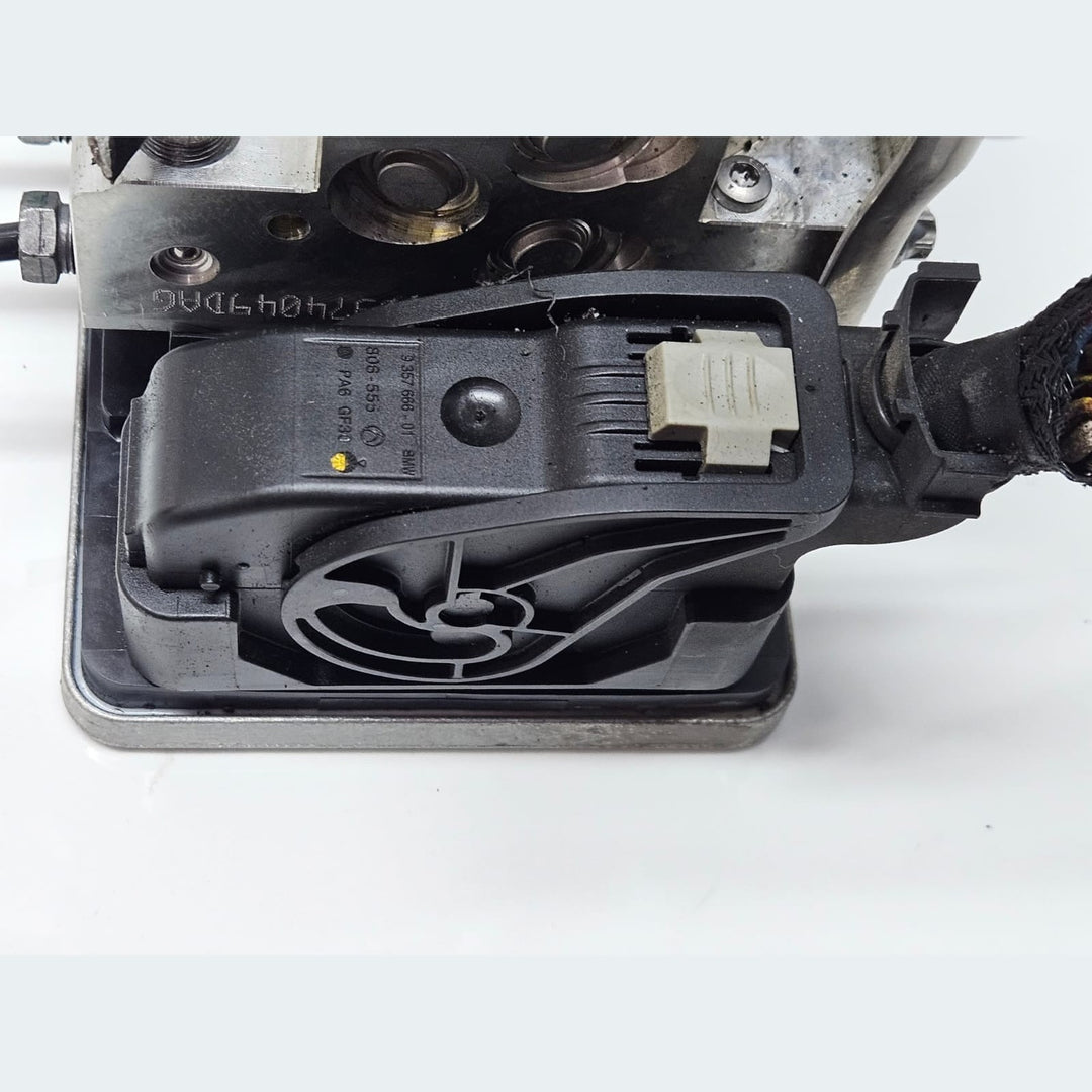 6880538-2016-2019 BMW 750i 740Li G11 G12 Abs Pump Control Module OEM 