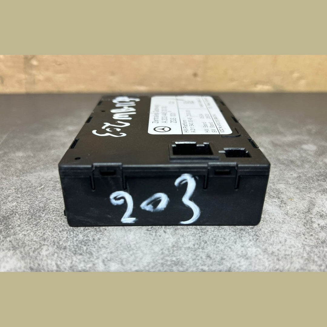 03-06 Mercedes W203 C-Class Central Gateway Control Module A203 4450000 OEM