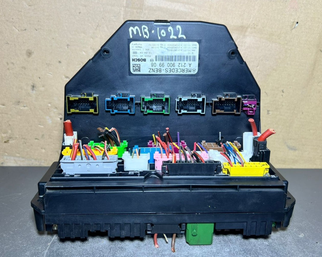 10-16 Mercedes-Benz W212 W204 Front SAM Module Relay Fuse Box A212 9009908 OEM