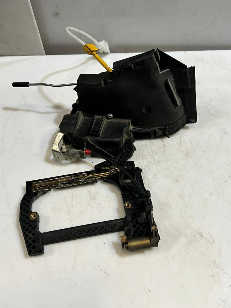 BMW 5 Series E39 Front Door Lock Mechanism Front Left 8235125 OEM