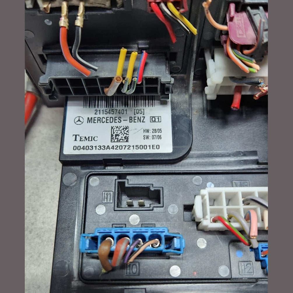 2006-2011 Mercedes-Benz E350 Fuse Relay Box 2115457401 OEM