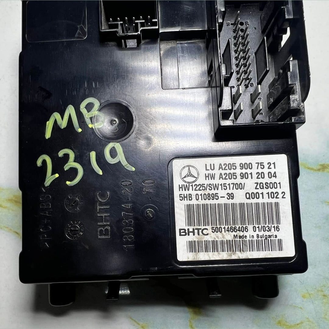 2015-2017 Mercedes C300 Air Conditioner Control Module A2059007521 W205 C-Class