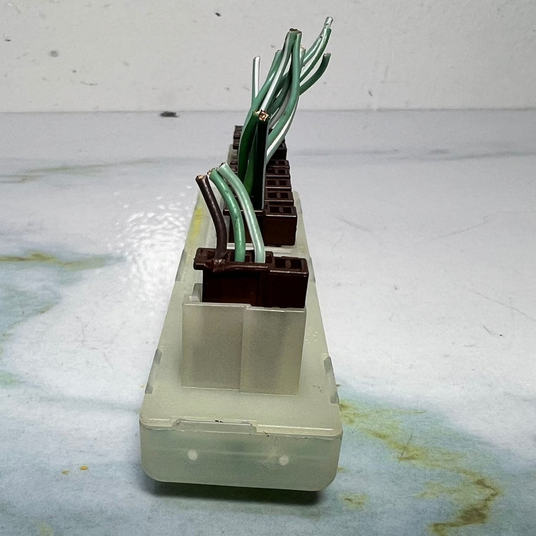Mercedes Power Distributor A0009821112 W207 E-Class E350