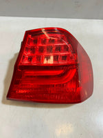 Bild in die Galerieansicht laden, 2008-2011 BMW 3 Series E90 and E91 328i REAR Tail Light SET LED 7154156 7154155