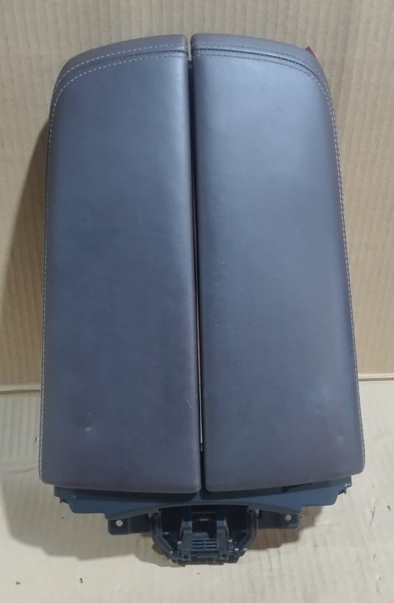 BMW G11 G12 STORAGE COMPARTMENT COVER P/N B314963