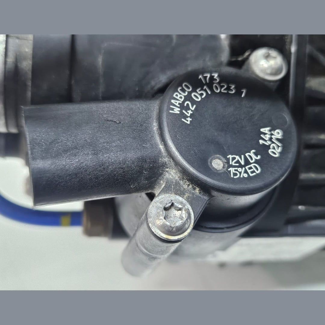 BMW 740e 7 Series G11 G12 Air Pump (Suspension) 6861882 OEM