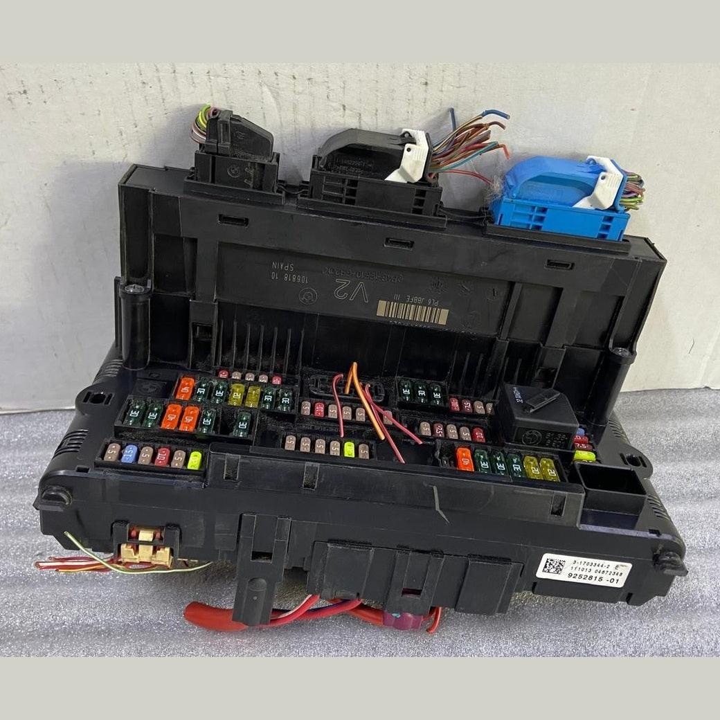 OEM BMW F10 F11 F12 Front Power Distribution Fuse Relay Box 9252815-01