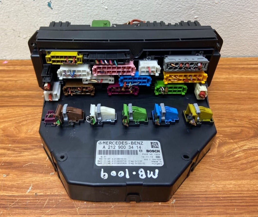 2008-15 Mercedes-Benz W212 Front Sam Fuse Box Control Unit A2129003414 X204 GLK