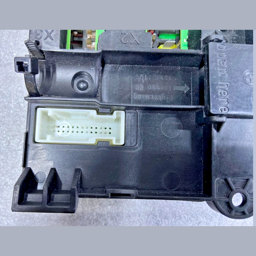 OEM BMW M5 M8 F90 F91 F92 F93 Rear Power Distribution Fuse Box 8713127