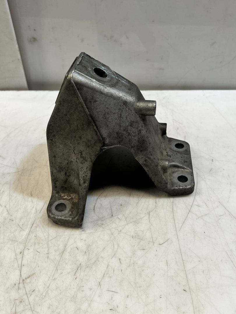 BMW 5 Series F10 F11 525d xDrive Engine Mounting Bracket Right Aluminium 6793004