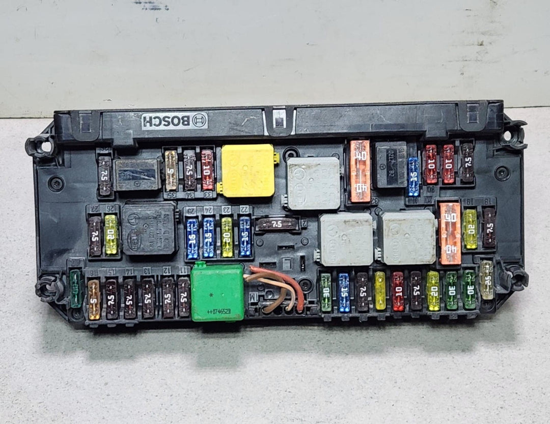 2011-2012 Mercedes-Benz C180 Fuse Box Control Module A2129004611 W204 C-Class 