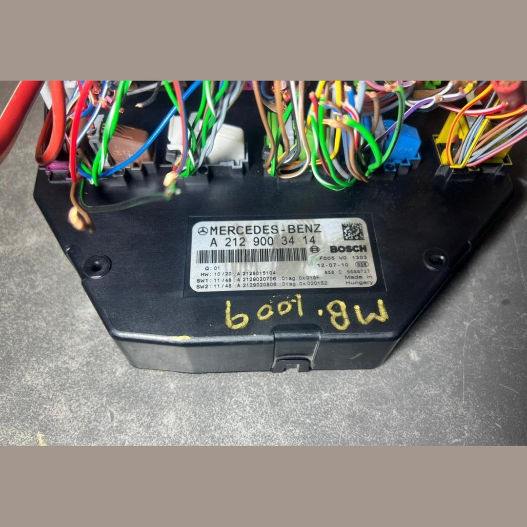 10-16 Mercedes-Benz W212 W204 Front SAM Module Relay Fuse Box A212 9003414 OEM