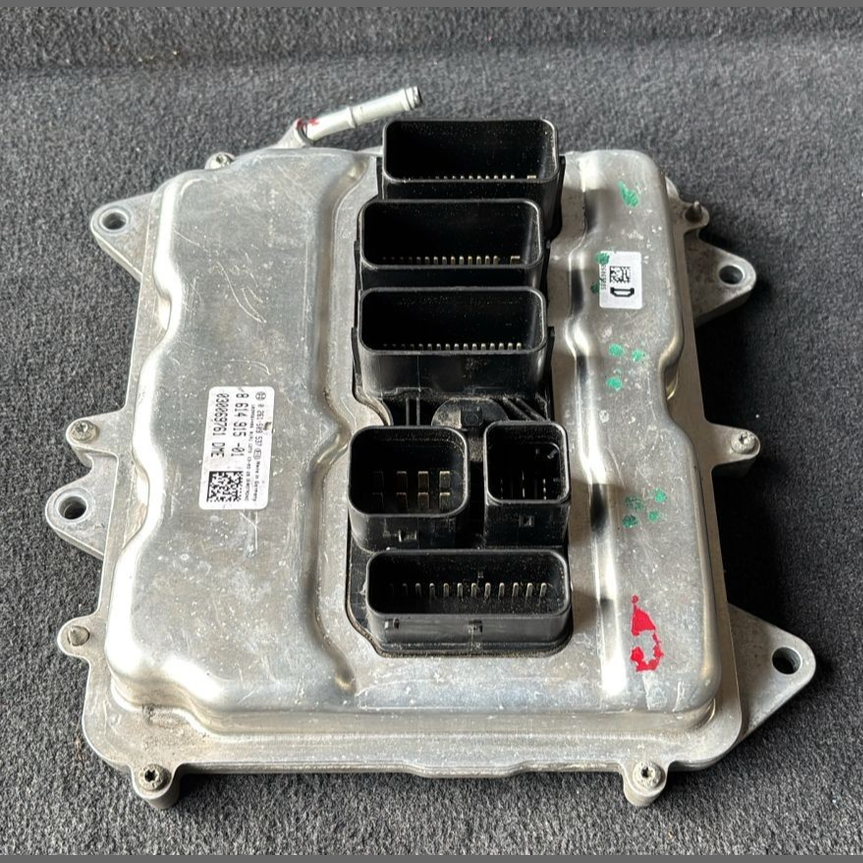 BMW F01 F02 F06 F07 F12  550i 650i 8 614 ENGINE CONTROL UNIT MODULE - 8614915