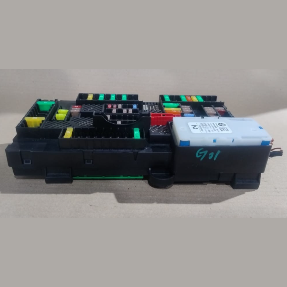 BMW F98 F97 X4 X3 G01  M BODY FUSE BOX CONTROL MODULE OEM  6828074