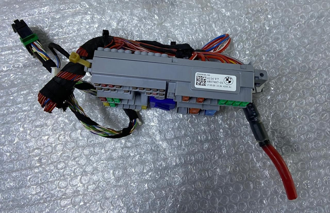 OEM BMW G20 X3 G01 Power Distribution Control Unit Module Front Fuse Box 6807487