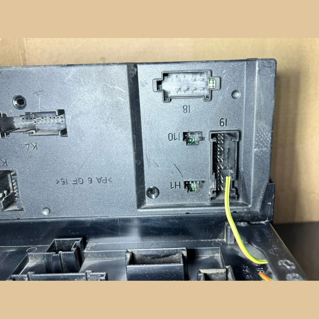 Mercedes Benz W221 Rear Sam Fuse Box Relay Control A221 9006902 \ A221 9003602